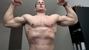 Hunks directement aux muscles gays